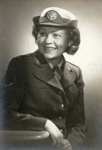 Sutts, Gloria